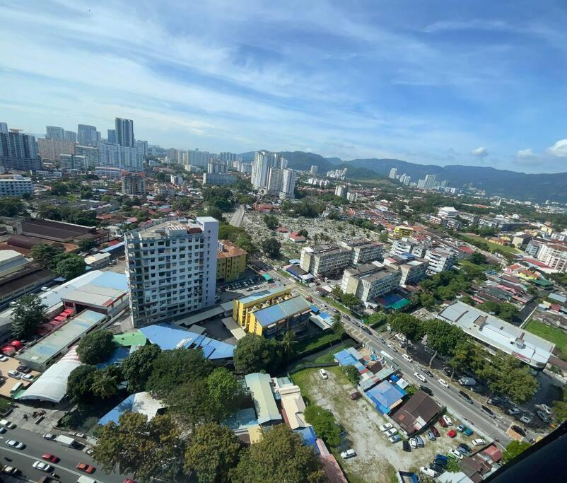 New Georgetown: Modern View * George Town