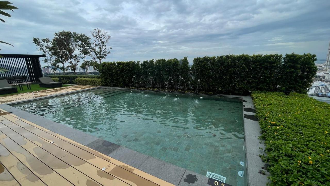 New Georgetown: Modern View Apartment *